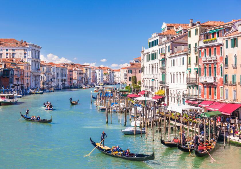 Gondolas, with tourists, on the Grand Canal, next to the Fondementa del Vin, Venice, UNESCO, Veneto, Italy, Europe