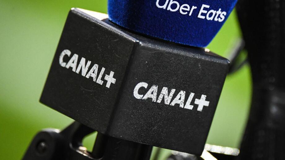 Microphone Canal + during the French championship Ligue 1 football match between RC Lens and Stade Rennais (Rennes) on August 27, 2022 at Bollaert-Delelis stadium in Lens, France - Photo Matthieu Mirville / DPPI