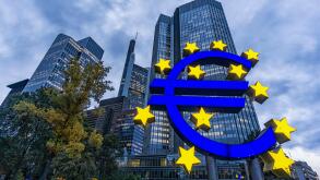 Germany, Hessen, Frankfurt-am-Main, Euro Tower, Euro Symbol, Willy Brandt Platz, skyline, Commerzbank,
