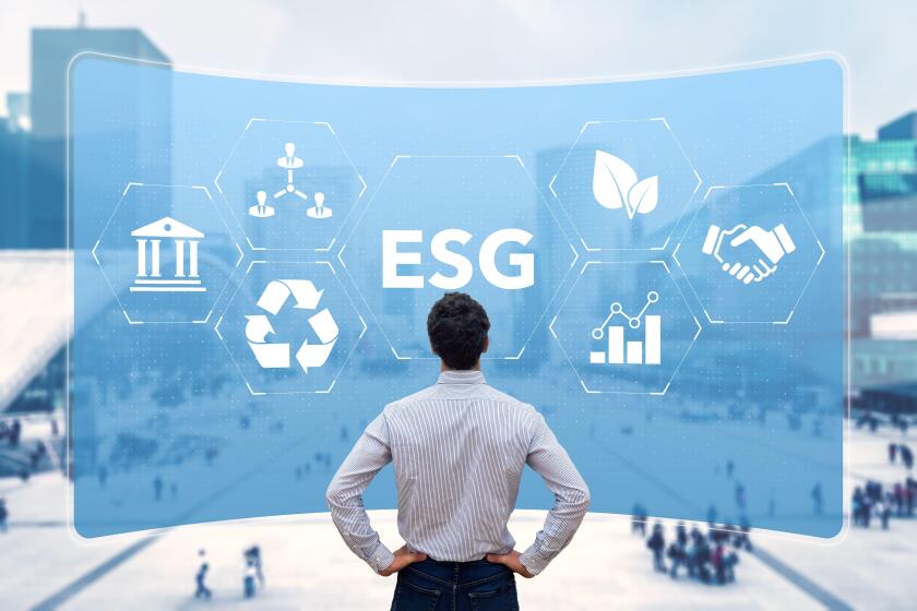 ESG Environmental Social Governance sustainable development and investment evaluation. Green ethical business preserving resources, reducing CO2, cari