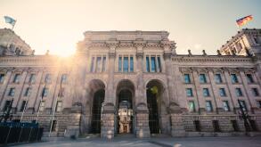 Germany, Berlin, Sun setting over back entrance of&nbsp;Reichstag