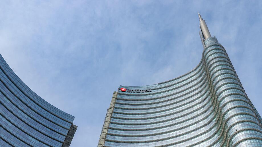 A picture of the Unicredit Tower in Milano.