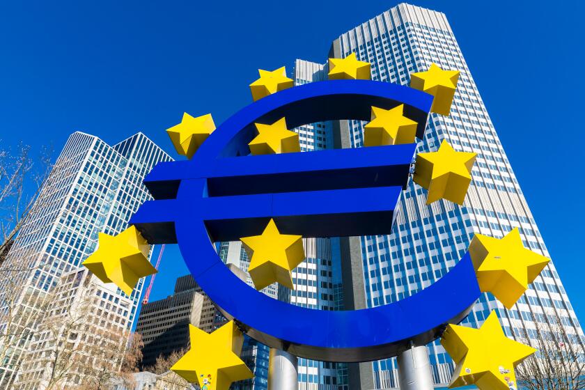 Eurotower, headquarters of the Single Banking Supervision Mechanism, SSM, with Euro symbol, Frankfurt am Main, Hesse, Germany