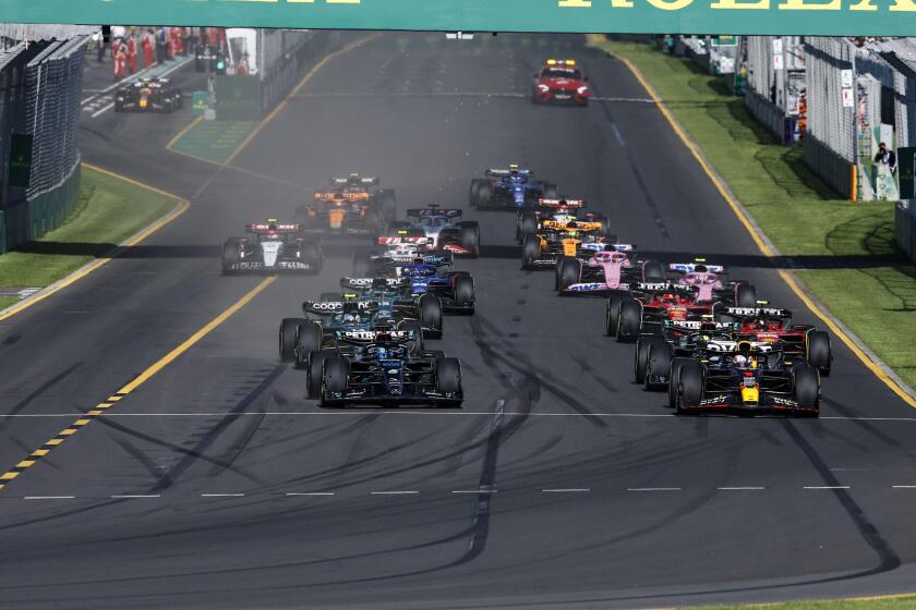 April 2, 2023, Rome, Australia: start of the race, depart, 01 VERSTAPPEN Max (nld), Red Bull Racing RB19, action 63 RUSSELL George (gbr), Mercedes AMG F1 Team W14, action during the Formula 1 Rolex Australian Grand Prix 2023, 3rd round of the 2023 Formula