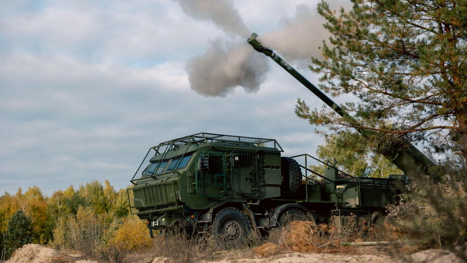 self-propelled artillery mount fires. self-propelled artillery fire