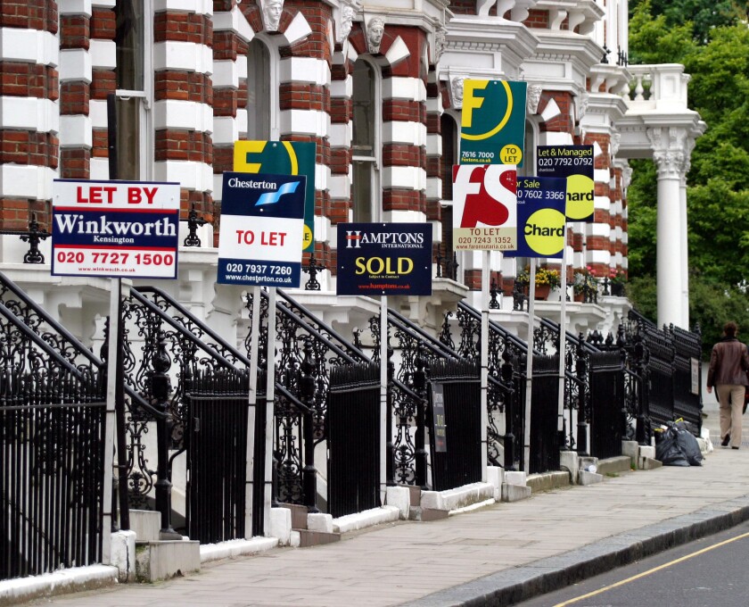 ESTATE AGENT SIGNS OUTSIDE HOUSES FOR RENT AND SALE IN THE LONDON BOROUGH OF KENSINGTON AND CHELSEA  LONDON