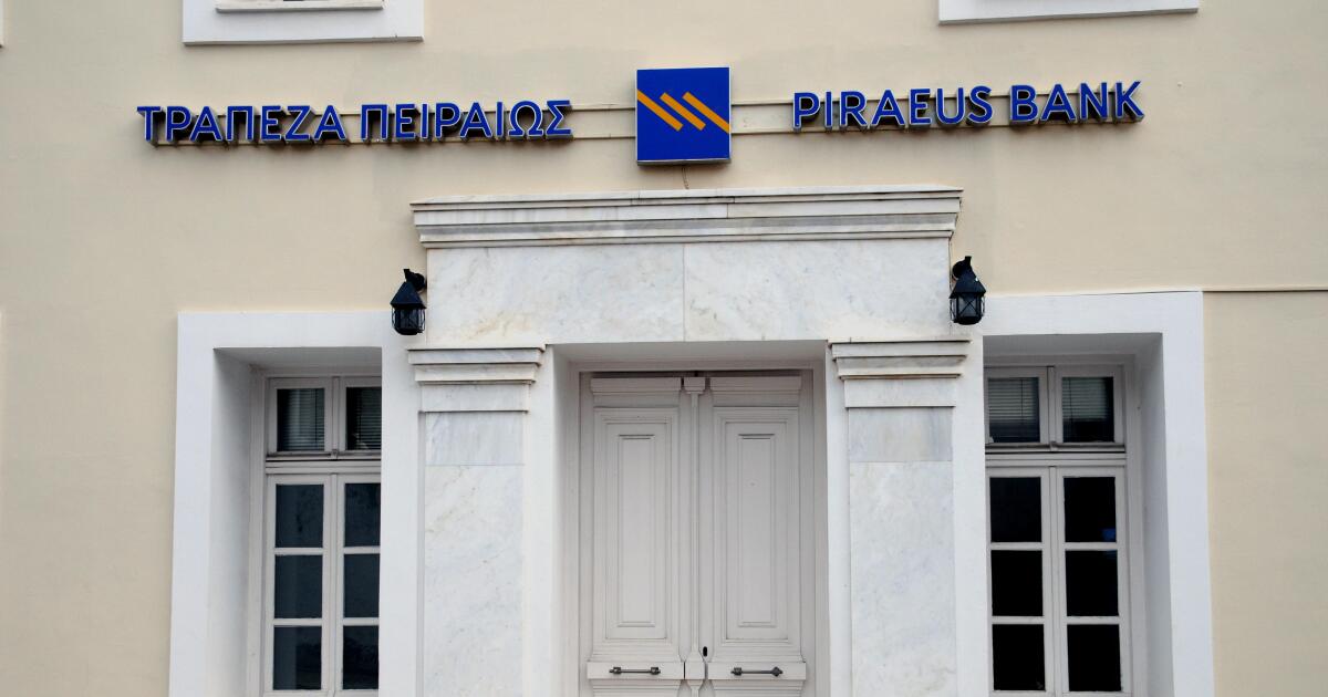 Piraeus Bank's senior bond becomes 'the right trade on the right day'