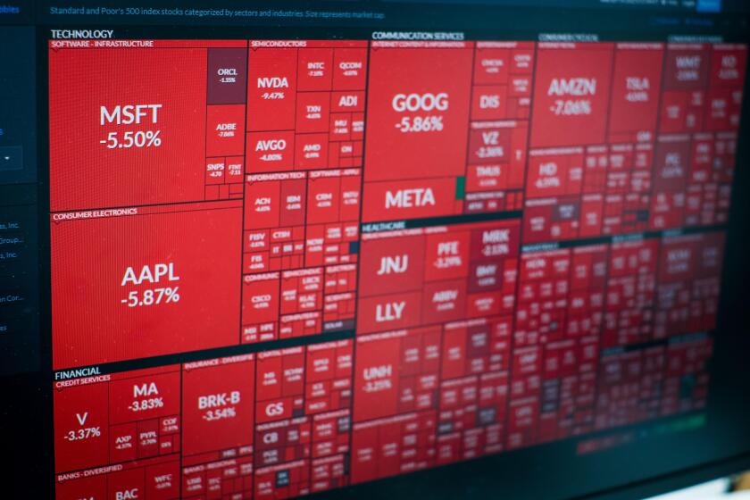 September 13, 2022: All red stocks on SP 500 display during a day where all shares fell and investors loose money. Stock market crash during recession