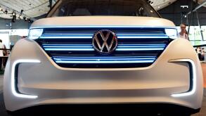 Hannover, Germany. 16th June, 2017. Future car Budd-e from Volkswagen, Germany, city of Hannover, 16. June 2017. Photo: Frank May | usage worldwide/dpa/Alamy Live News