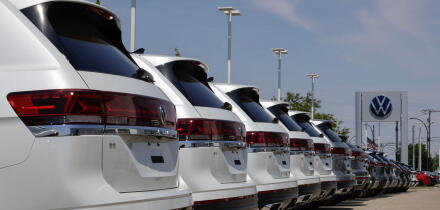 Lafayette - May 12, 2026: Volkswagen Atlas Family SUV display. VW offers the Atlas in SE, Peak Edition, SEL, and SEL Premium R-Line models. MY:2026