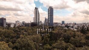 Point of view of the most famous street in Mexico.