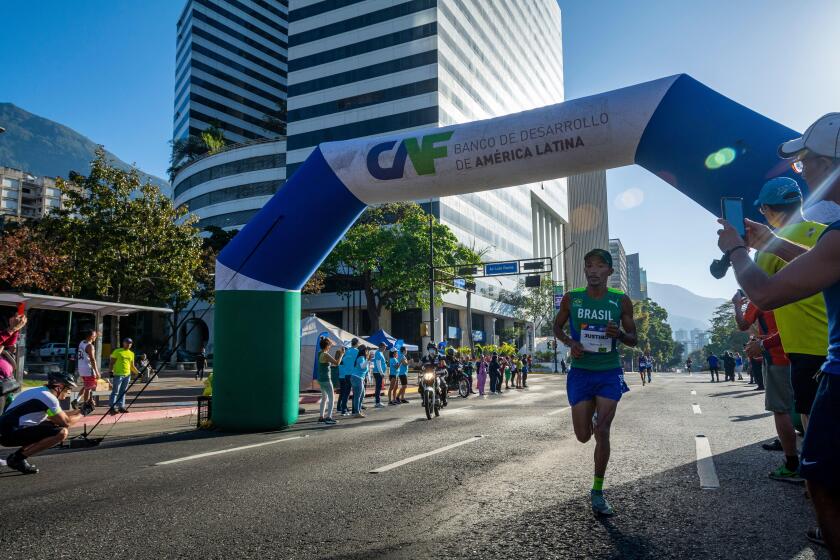 Justino Da Silva, a Brazilian national, was the winner of the 42k marathon. Seventh Edition of the CAF-Caracas Marathon on March 19, 2023