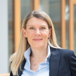 Elina EIB.jpg